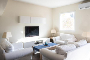 Very bright villa with garden and terrace